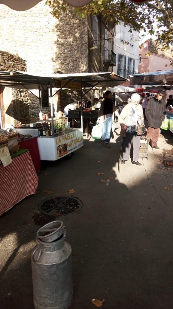 La paella naturelle marché des Vans en Ardèche